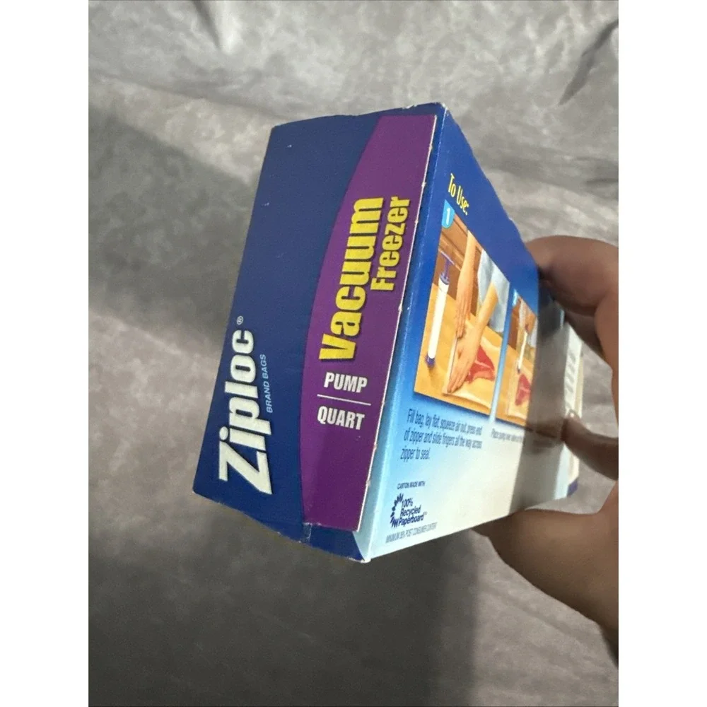 Ziploc Vacuum Starter Kit Hand Pump With 3 Freezer Quart Bags‎ NEW Open Box